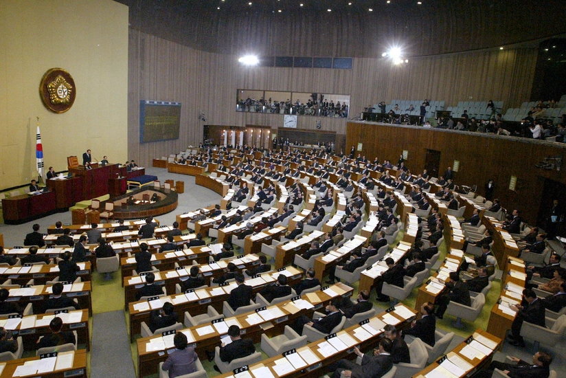 Seulda parlament binasında yanğın baş verib, 480 nəfər təxliyə edilib