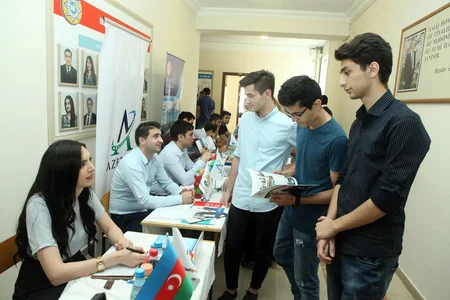 Bakıda tələbə və məzunlar üçün əmək yarımarkası keçirilib