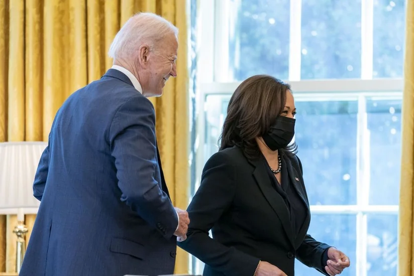 Президент США приступил к своим обязанностям из госпиталя