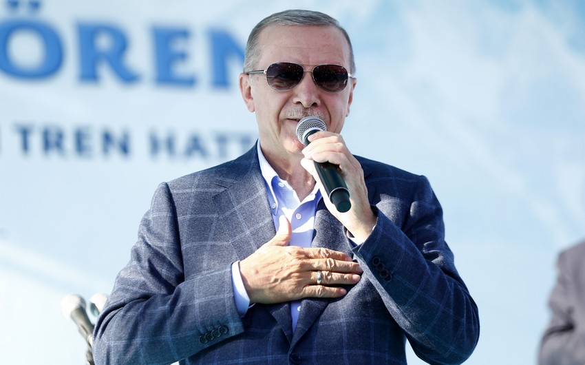 Ərdoğan: “Makron ölkəsində, Fransa isə Afrikada etibarını itirir”