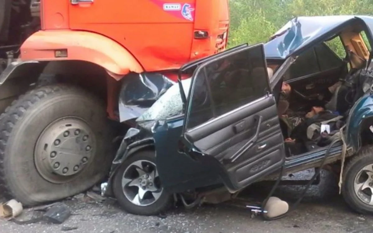 Bakıda minik avtomobili “KamAZ”la toqquşub, bir nəfər ölüb