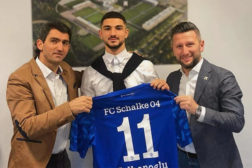 Şalke Çalhanoğlu ilə 4 illik müqavilə imzaladı