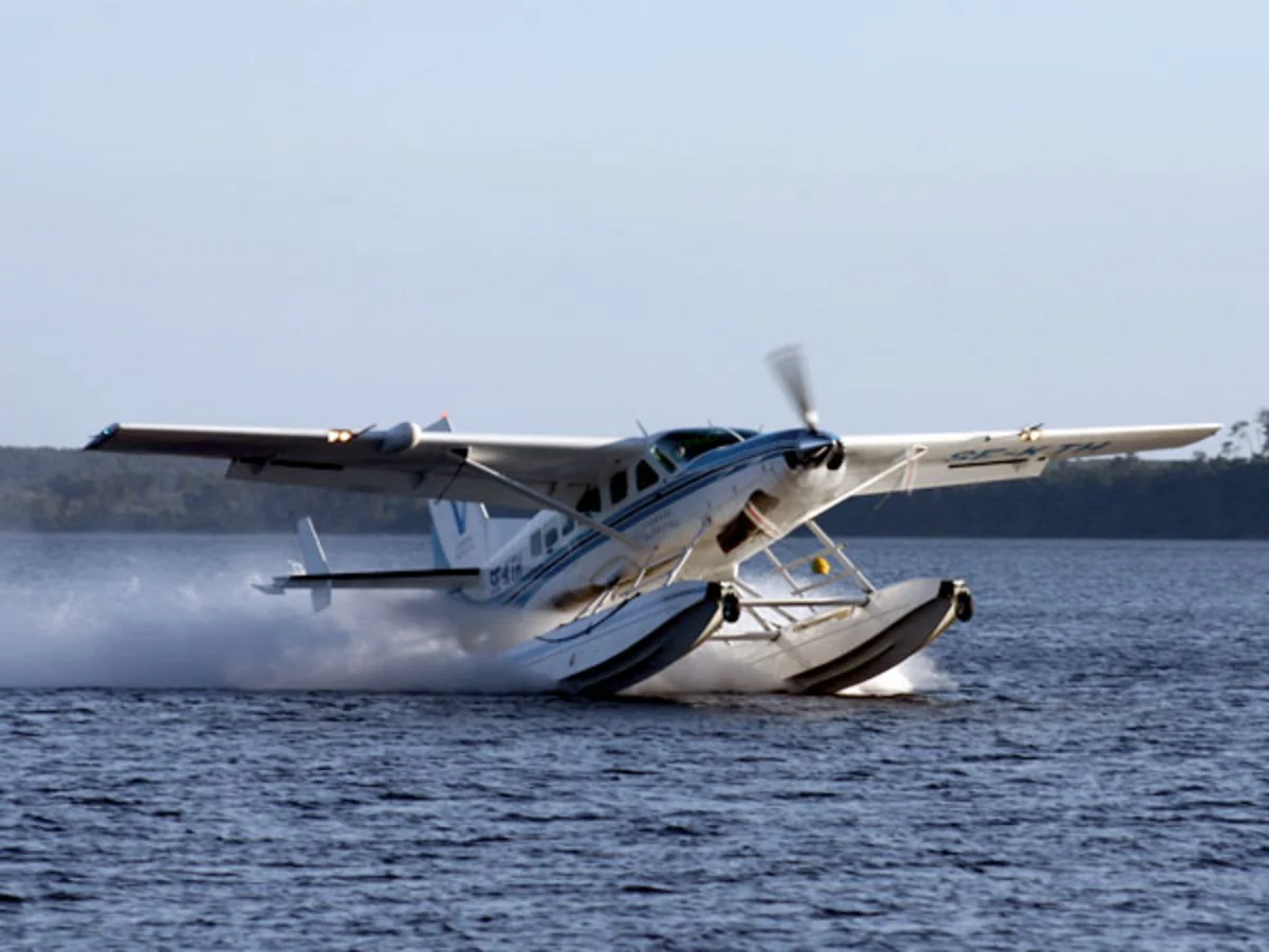 Kanadada yüngülmotorlu təyyarə qəzaya uğrayıb