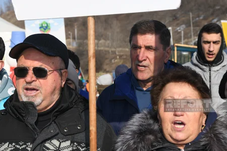 В акции на дороге Ханкенди-Лачын принимают участие и представители местной русской общины