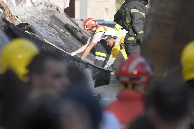 Serbiyada vağzal binasının talvarının uçması nəticəsində ölənlərin sayı artıb