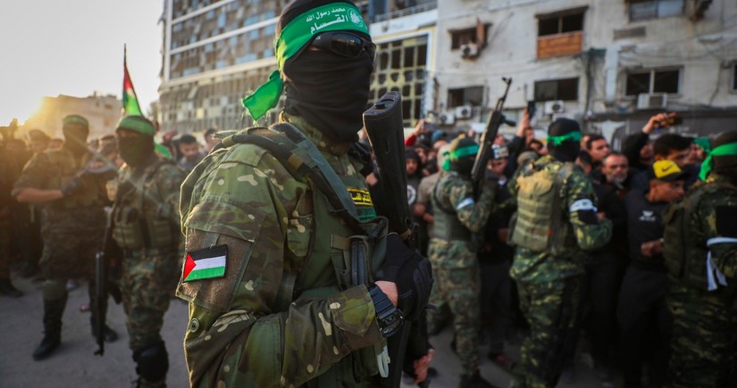 Hamas threatens to withdraw offer to release 10 hostages if truce talks stall