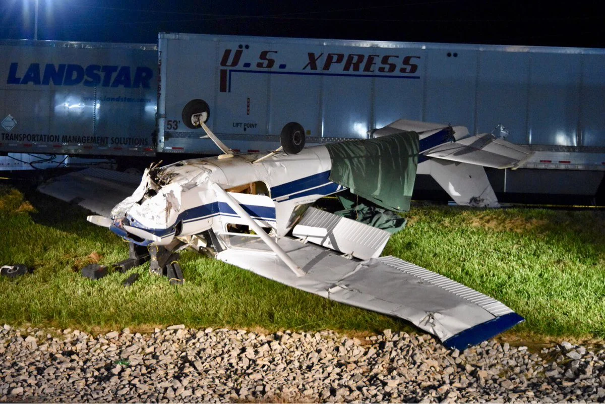 ABŞ-da təyyarə qəzası yanğına səbəb olub, ölən var