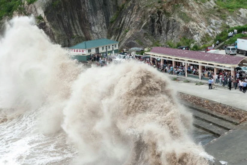 Güclü qasırğa Çinin bir sıra şəhərlərini iflic edib