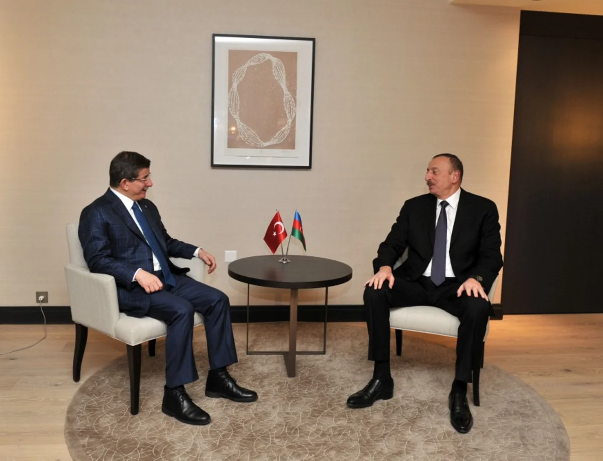 ​Prezident İlham Əliyev Türkiyənin baş naziri ilə görüşüb