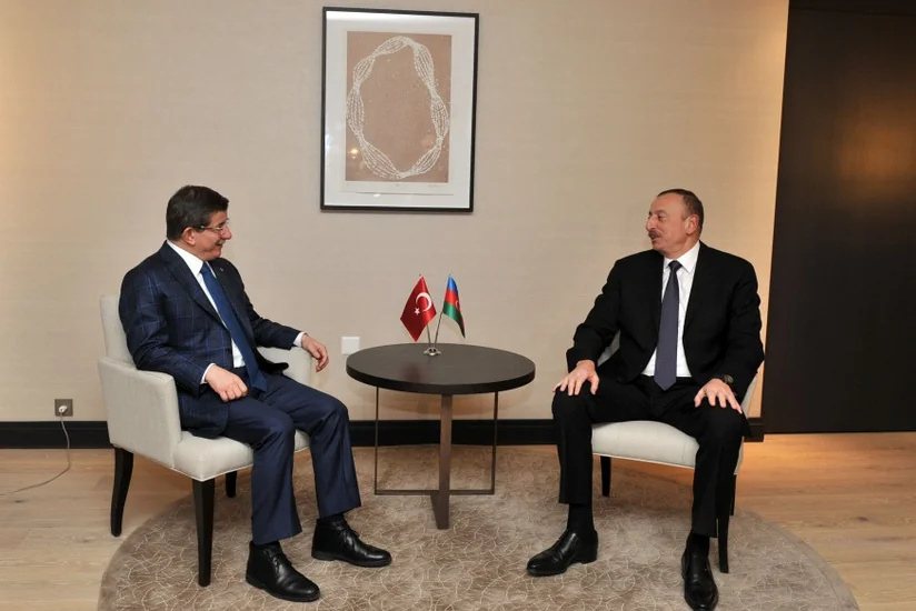 ​Prezident İlham Əliyev Türkiyənin baş naziri ilə görüşüb