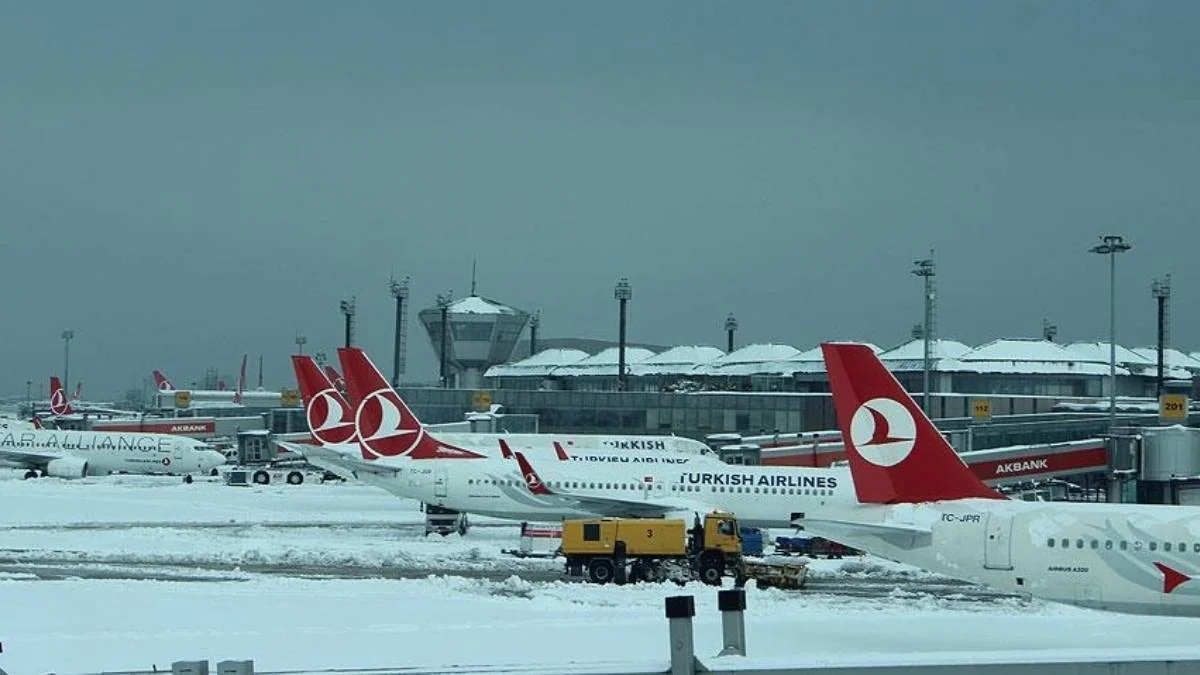 İstanbul hava limanında uçuşlar təxirə salınıb