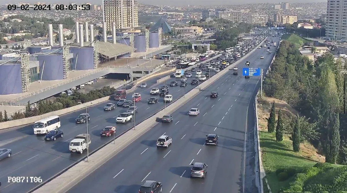 Bakının bir sıra yollarında tıxac yaranıb