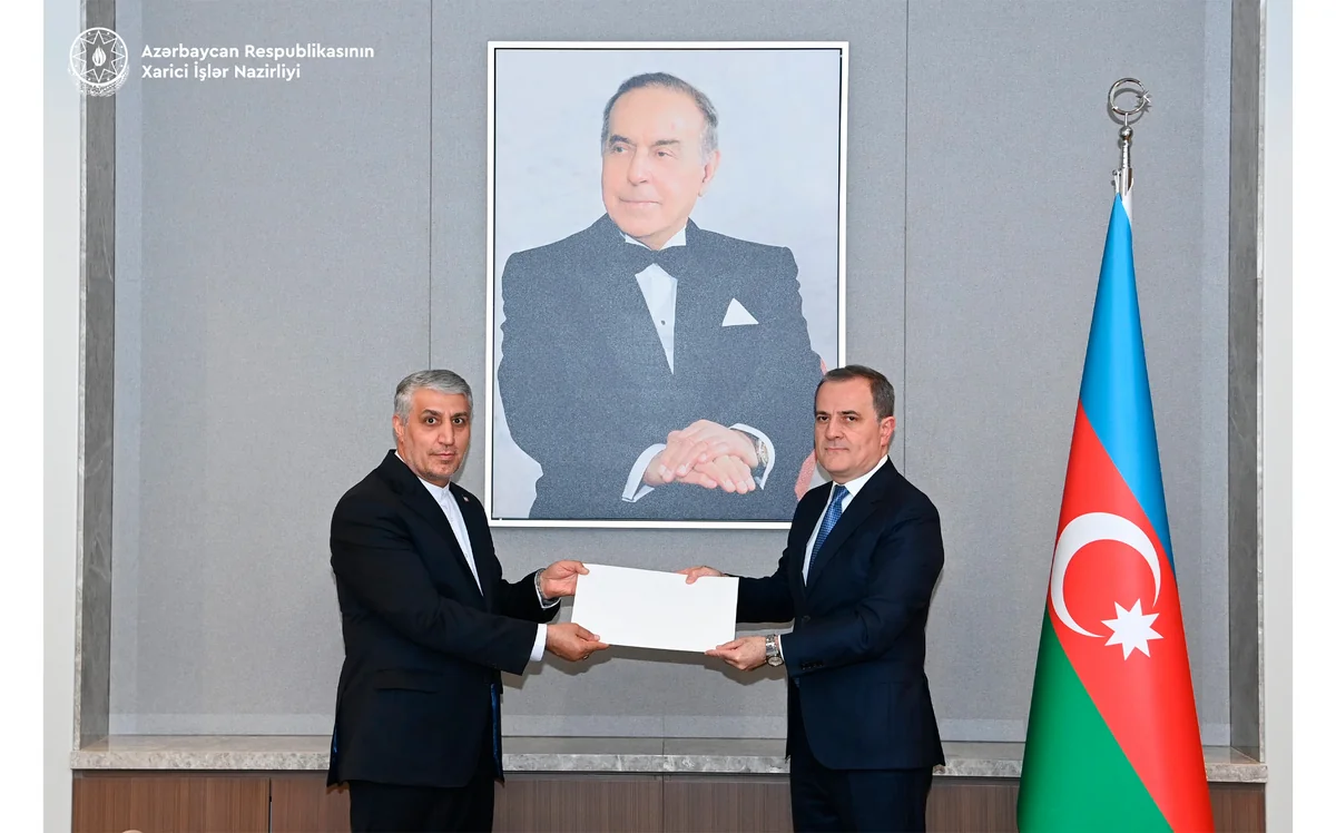 Глава МИД Азербайджана принял копию верительных грамот нового посла Ирана