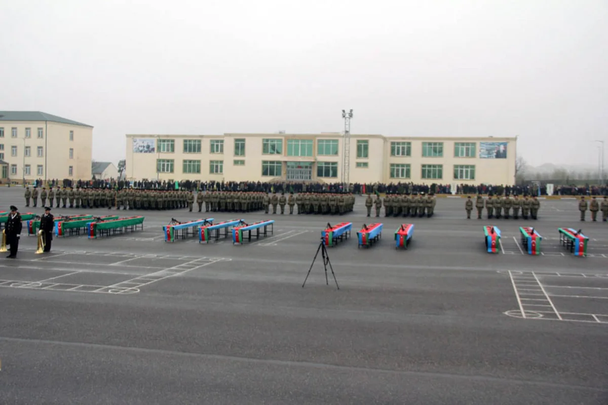 Hərbi hissələrdə andiçmə mərasimi keçirilib