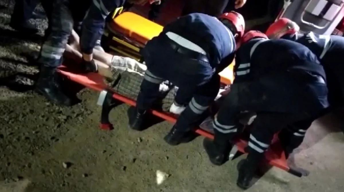 Güclü külək evin damını uçurub, dağıntılar altından bir nəfər çıxarılıb