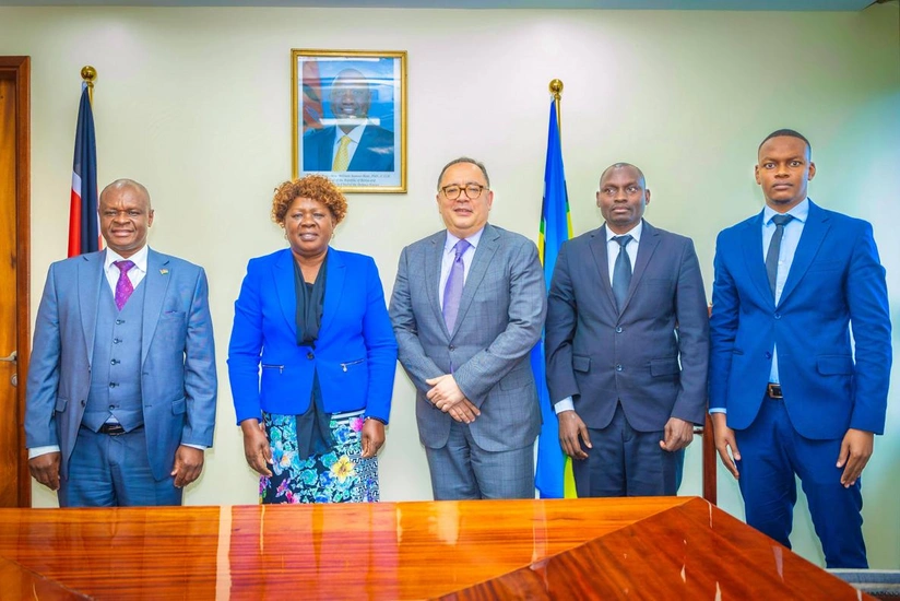 Посол Азербайджана обсудил перспективы сотрудничества с министром Кении