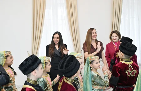 Leyla Aliyeva, Arzu Aliyeva visit Turkic Culture and Heritage Foundation