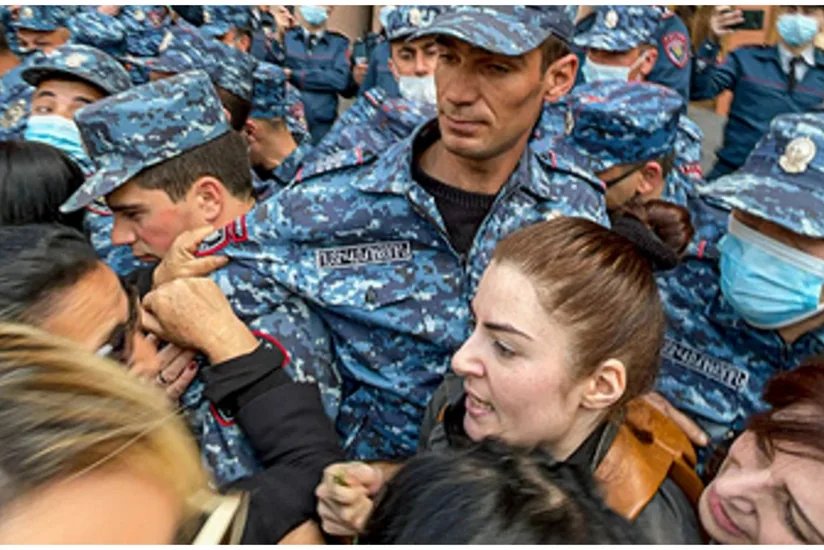 Parents of Armenian soldiers who died in 44-day war hold picket