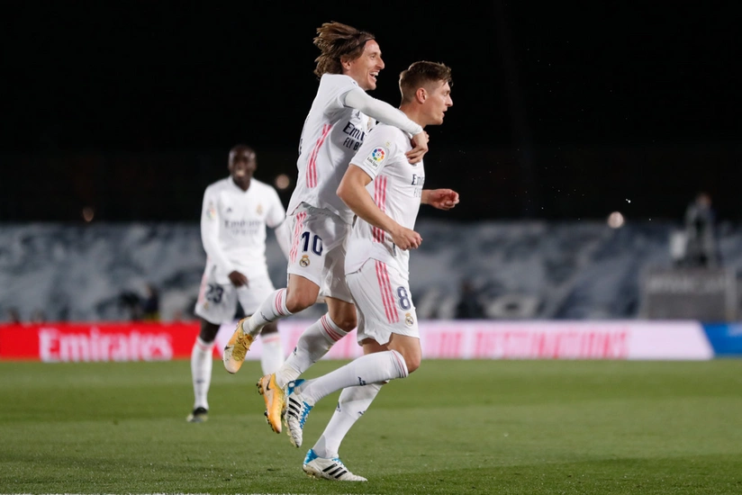 Real Madrid Barselonanı udub lider oldu