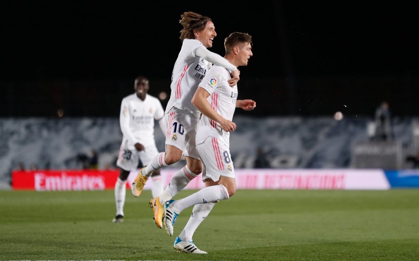 Real Madrid Barselonanı udub lider oldu