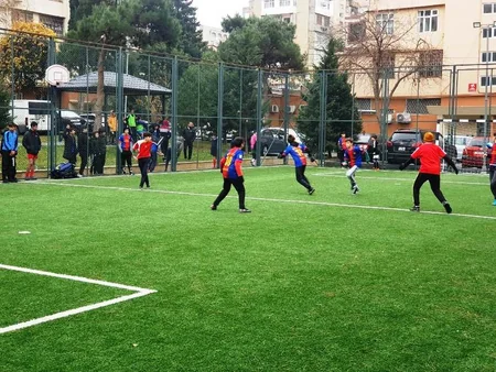 Paytaxtın abad məhəllələrində minifutbol yarışlarına start verilib