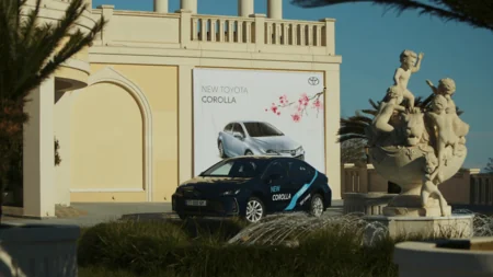 Əfsanəvi Corollanın yenilənmiş versiyası və yeni Corolla Cross modeli sevənləri ilə görüşdü!