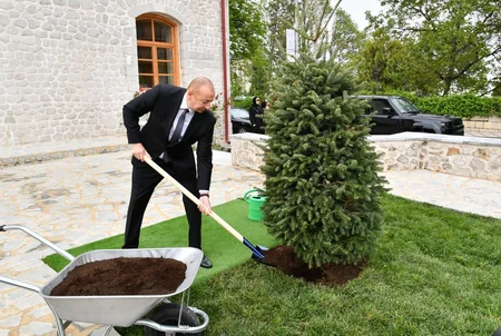 Şuşada Heydər Əliyev Fondunun bərpa etdiyi Saatlı məscidinin açılışı olub