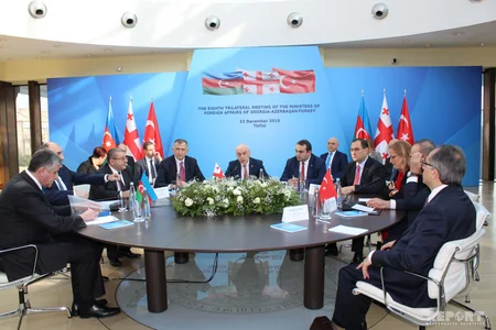 Azərbaycan, Türkiyə və Gürcüstan XİN başçıları bəyannamə imzalayıblar - YENİLƏNİB