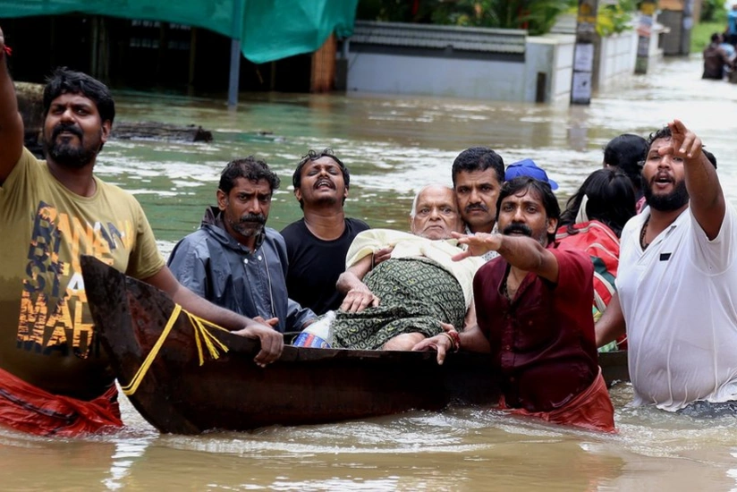 Hindistanda daşqınlar nəticəsində 100-dən çox adam ölüb