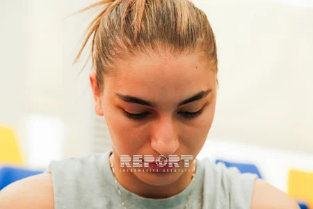 ​Voleybol üzrə Azərbaycan milli komandası yanan binanın qarşısında faciə qurbanlarını yad edib