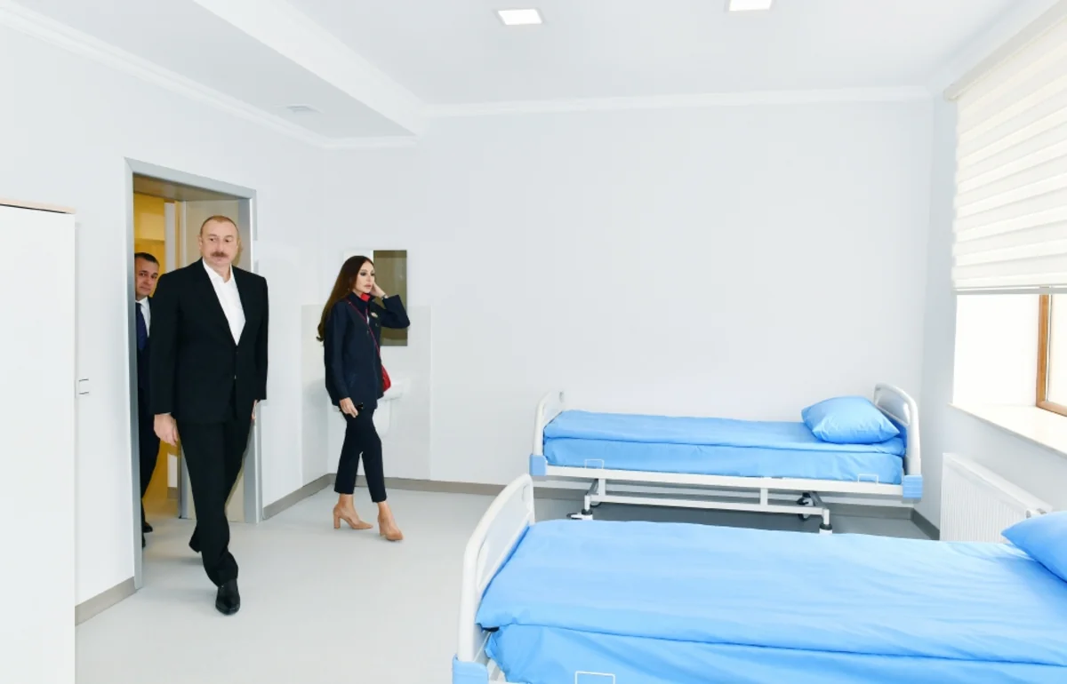 İlham Əliyev və Mehriban Əliyeva Salyanda Doğum Evində və Uşaq Poliklinikasında yaradılan şəraitlə tanış olub - YENİLƏNİB