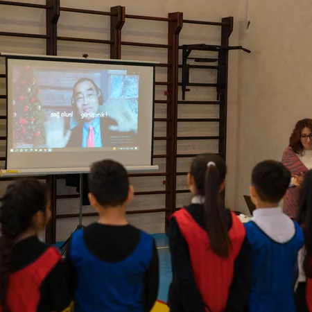 Yaponiyanın Azərbaycandakı səfiri və ABF rəhbərliyinin məktəblilərlə görüşü olub