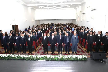 Bir qrup tələbəyə adlı təqaüd verilib