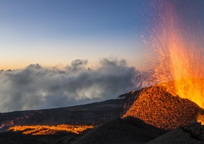 Во Франции началось извержение вулкана Питон-де-ла-Фурнез 