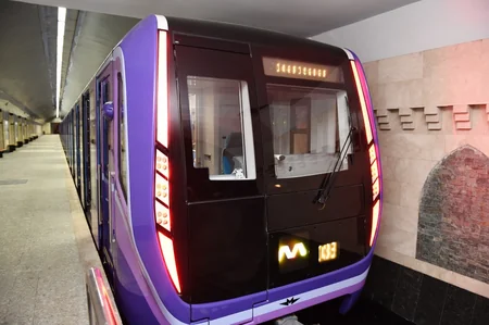 Prezident İlham Əliyev paytaxta gətirilən yeni metro qatarlarında yaradılan şəraitlə tanış olub - YENİLƏNİB