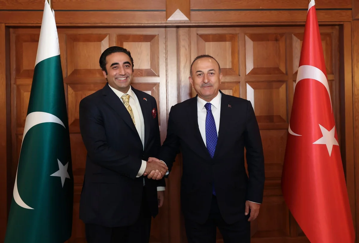 Çavuşoğlu pakistanlı həmkarı ilə görüşüb