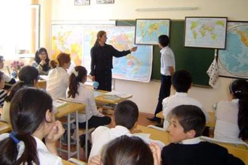 Azərbaycanın orta məktəblərində işləyən qadın direktor və müavinlərinin sayı açıqlanıb
