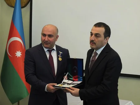 Qarsda Azərbaycanın diplomatik xidmət orqanlarının 100 illiyi medalı sahiblərinə təqdim edilib