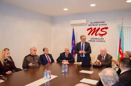 Mətbuat Şurasında veteran jurnalistlərin yubileyləri qeyd edilib