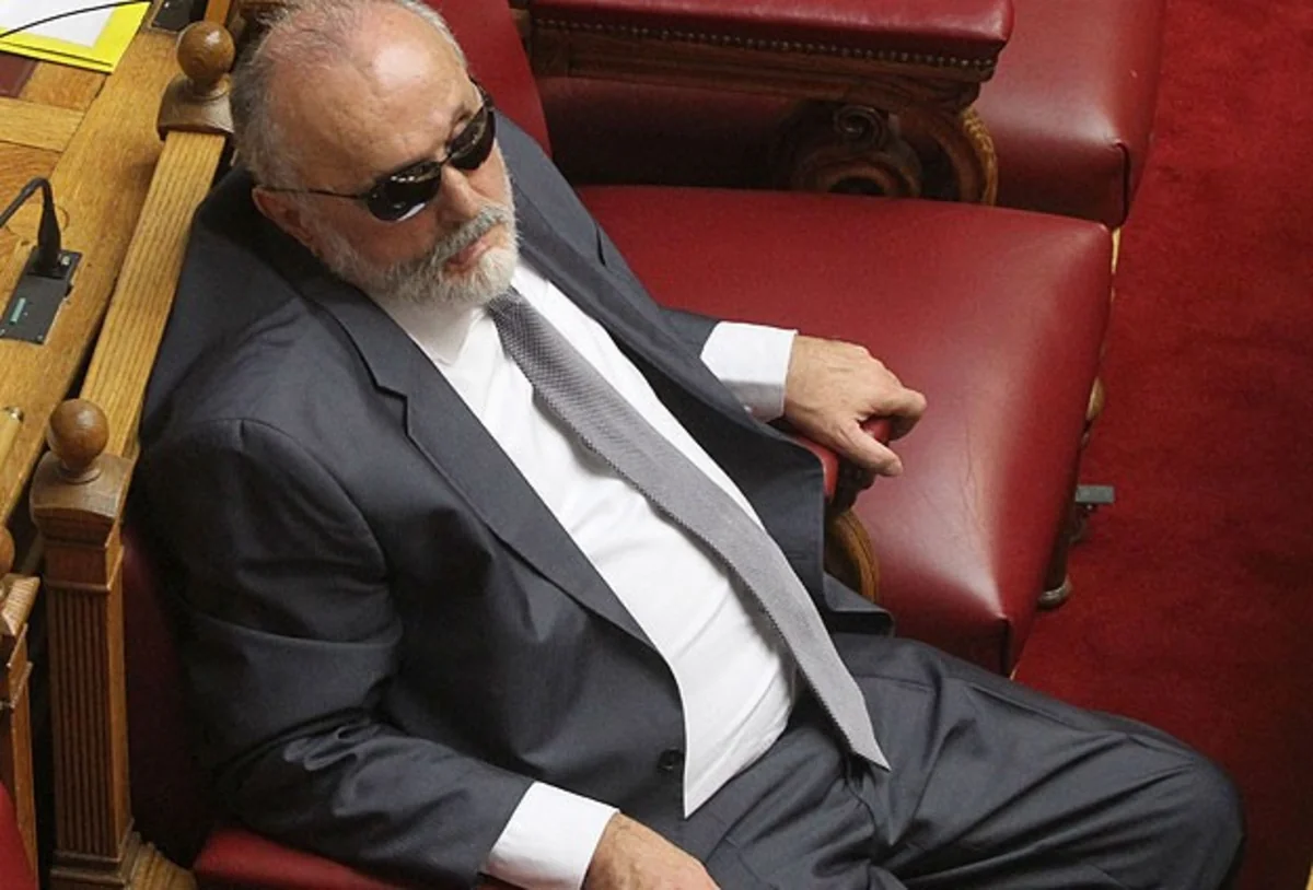 ​Yunanıstanın görmə qüsurlu səhiyyə naziri xəstəxanaya yerləşdirilib