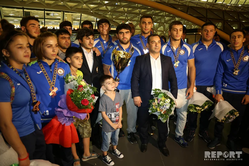 İlk dəfə Avropa çempionu olan Azərbaycanın cüdo yığması Vətənə qayıdıb - FOTO - VİDEO