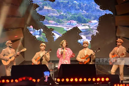 Bakıda Zəfər Günü ilə bağlı atəşfəşanlıq olub - YENİLƏNİB