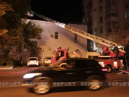 В Баку произошел пожар в двухэтажном доме