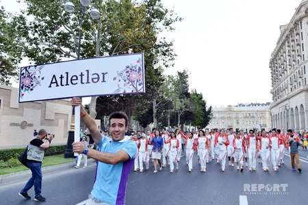Azərbaycan idmançılarının və könüllülərin iştirakı ilə parad keçirilib
