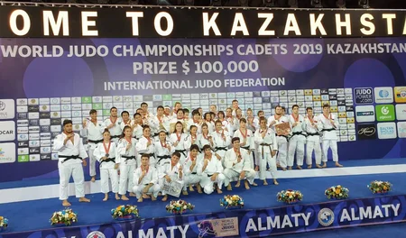 Azərbaycanın yeniyetmə cüdoçuları dünya birinciliyinin komanda yarışlarında gümüş medal qazanıb - FOTO