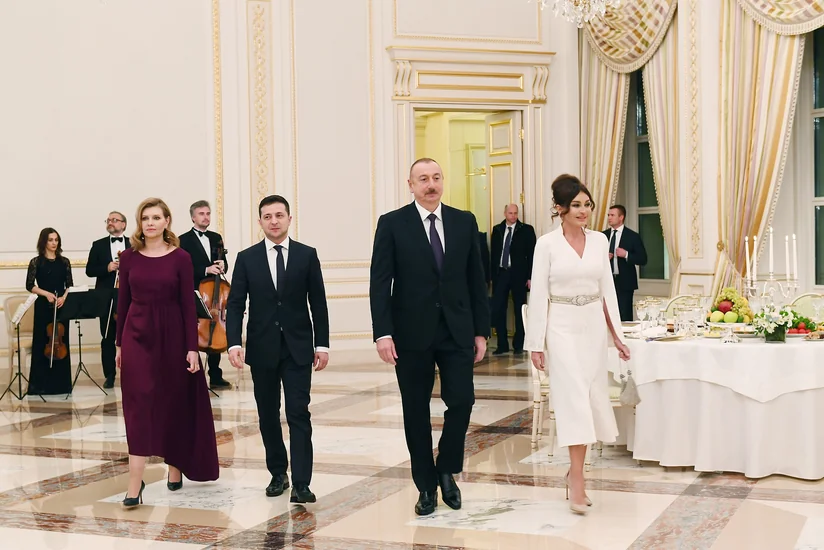Ukrayna Prezidenti Vladimir Zelenskinin şərəfinə rəsmi ziyafət verilib