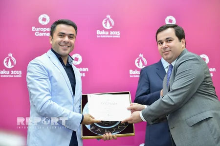 ​“Bakı 2015”in Ulduz Elçilərinə xatirə hədiyyələri təqdim olunub