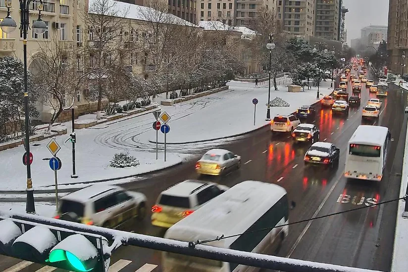 Bakının bir sıra yollarında nəqliyyatın sıxlığı yaranıb – YENİLƏNİB
