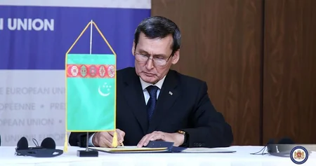 Buxarestdə Xəzər dənizi - Qara dəniz nəqliyyat dəhlizi ilə bağlı birgə bəyannamə imzalanıb - YENİLƏNİB