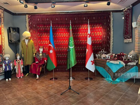 Tbilisidə Azərbaycan və Türkmənistan xalçaları sərgilənir